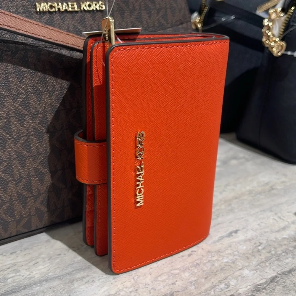 Michael Medium Crossgrain Leather Bifold Wallet Red Clay  NWT